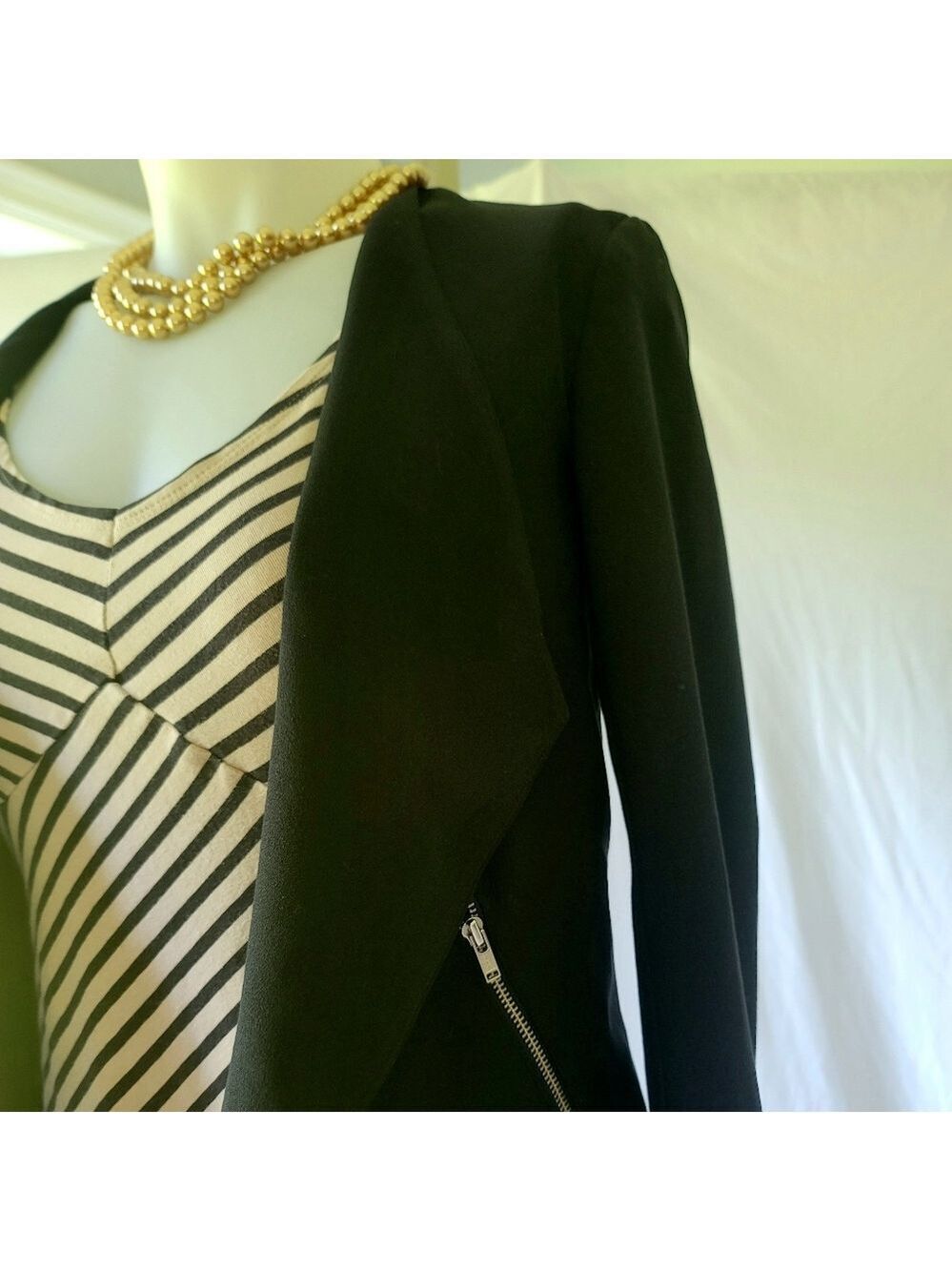 NWT H&M Divided Short Open Blazer Size 2